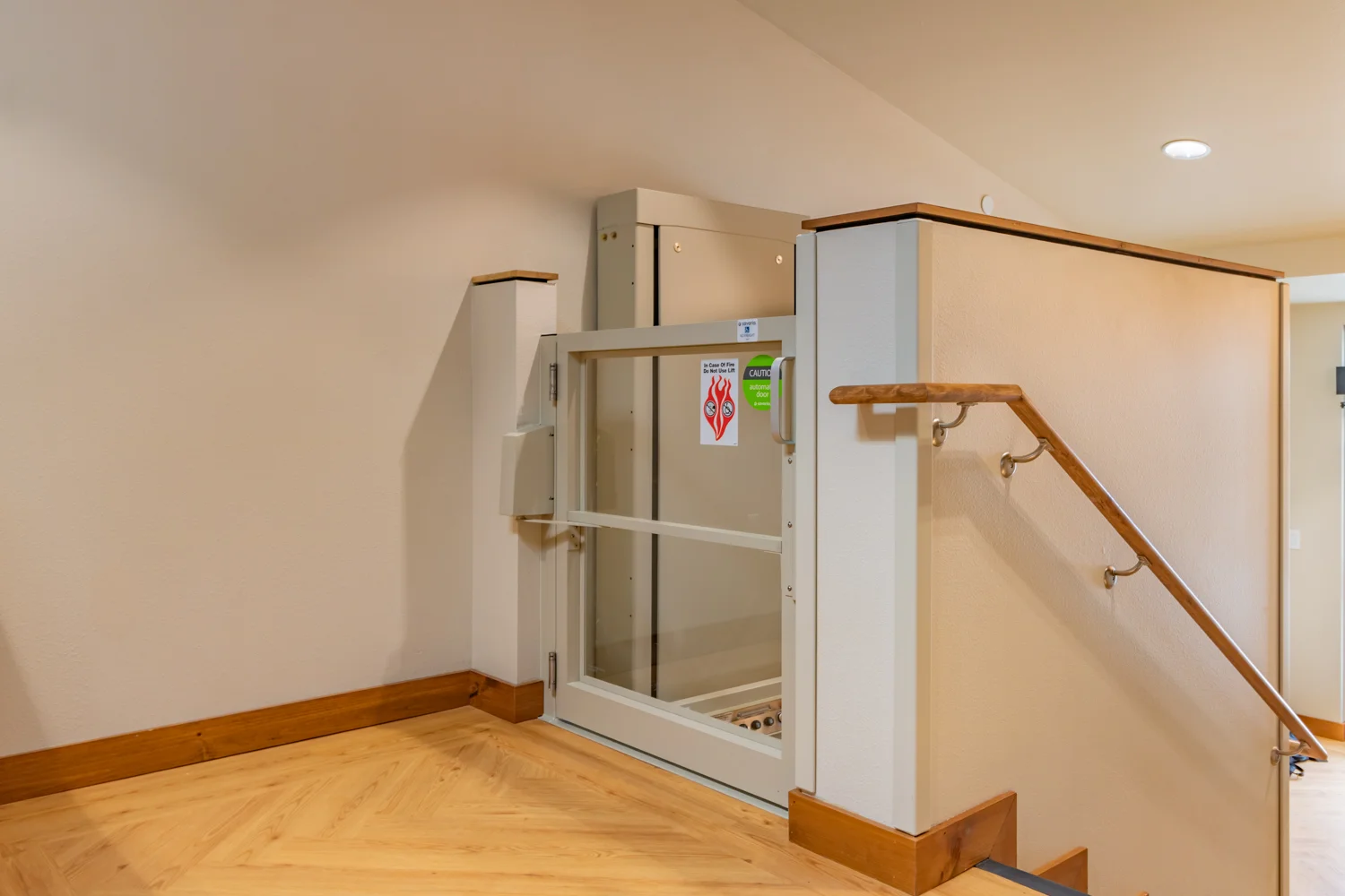 What is A vertical platform lift ? 2 vertical platform lift 1
