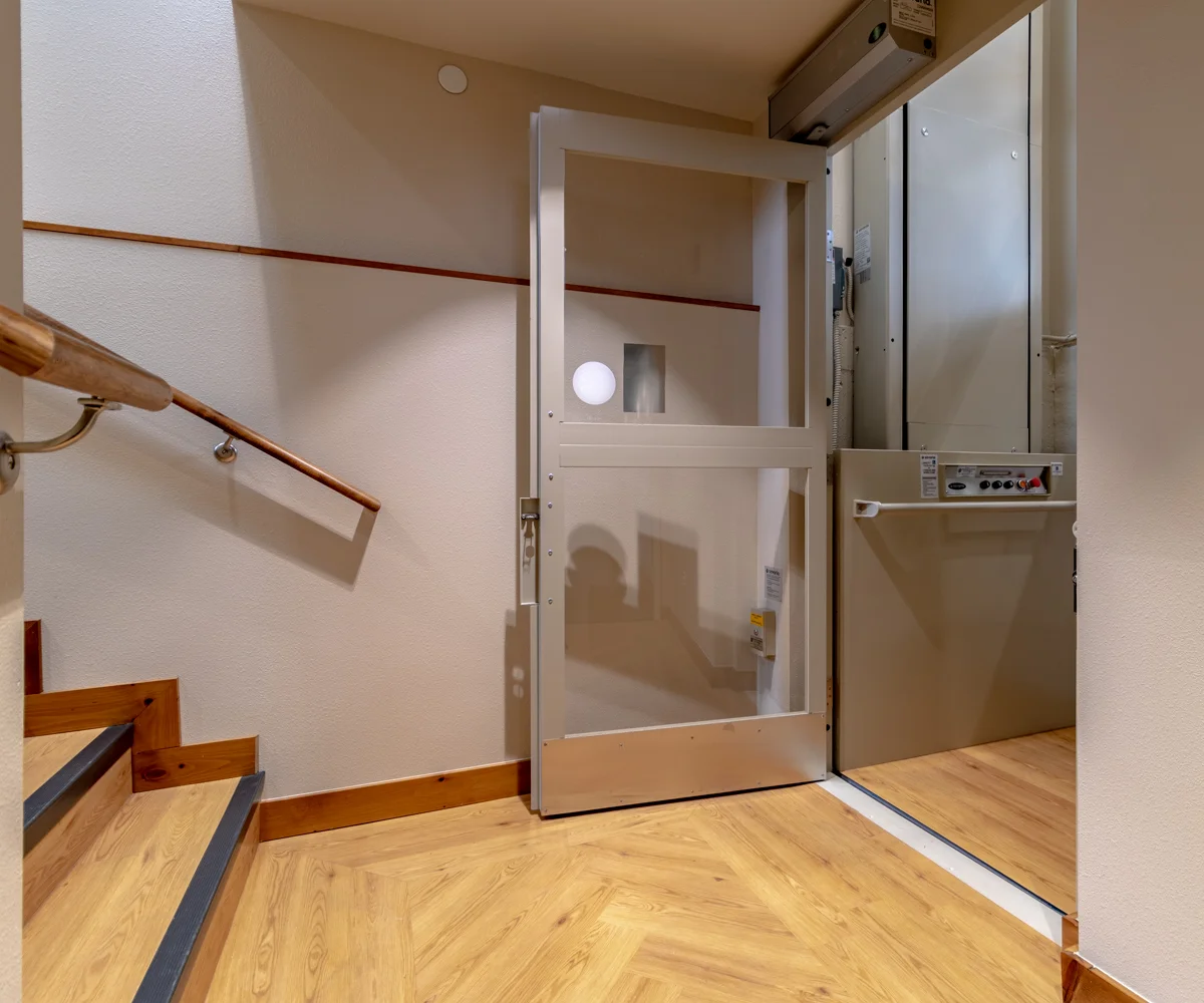 What is A vertical platform lift ? 4 vertical platform lift 3