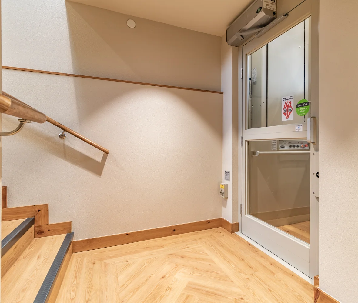 What is A vertical platform lift ? 5 vertical platform lift 4